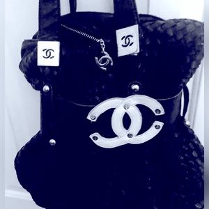 CHANEL black/ white handbag